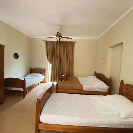 Hotel Shqiponja *
