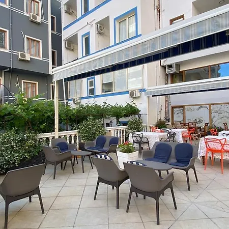 Hotel Shqiponja ホテル