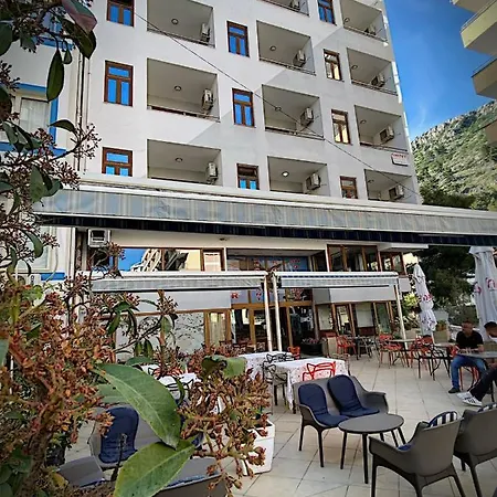 Hotel Shqiponja ホテル