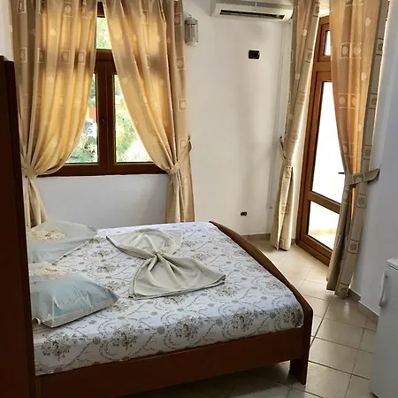ホテル Hotel Shqiponja Shëngjin